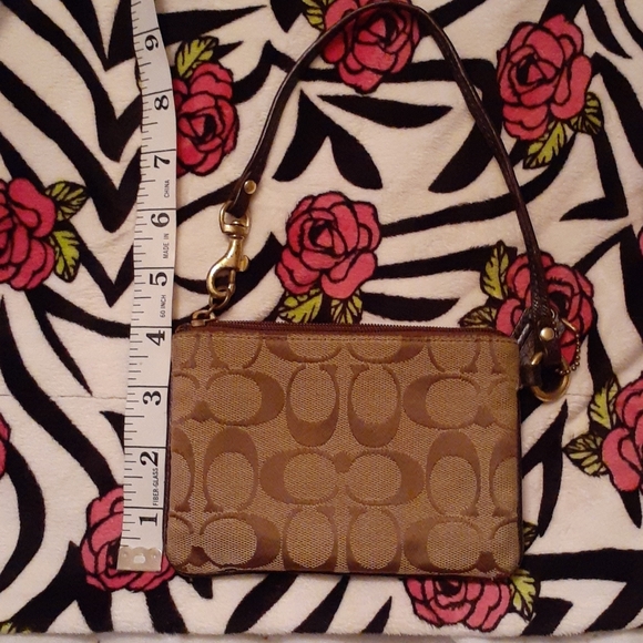 Coach Wristlet - Picture 4 of 8